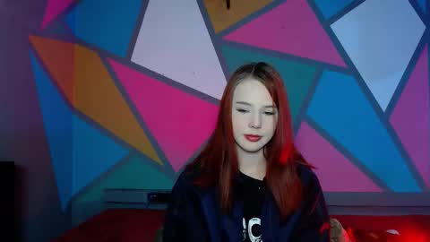 onessandra online show from November 18, 7:00 am