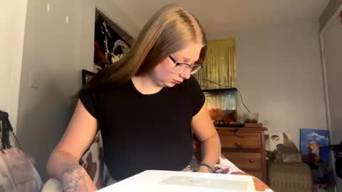 oohlarae22 online show from July 31, 10:49 am