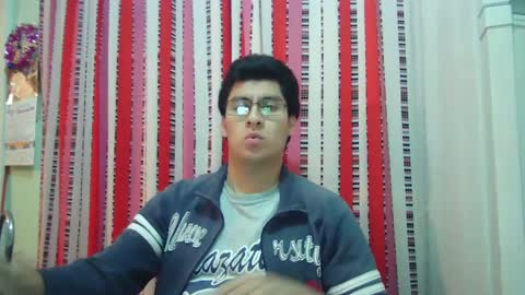 Snapshot of oomaurooo chatting on December 23, 10:32 am oomaurooo online show from December 23, 10:32 am