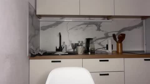 Ophelia online show from December 15, 5:20 pm