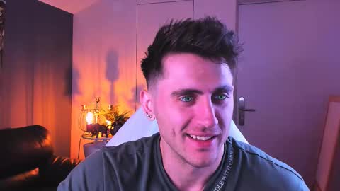 Oscar online show from October 3, 9:23 pm