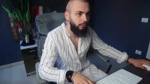 OscarWills online show from June 18, 4:51 am