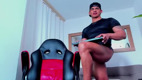 Snapshot of oskar_ford21 chatting on March 4, 4:20 pm Oskar Ford NEW ACCOUNT online show from March 4, 4:20 pm