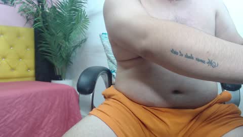 Snapshot of oso_gael chatting on February 8, 8:32 pm Bear Gael online show from February 8, 8:32 pm