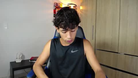 ostin 18hot online show from December 18, 2:32 am