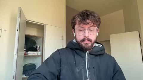 Snapshot of ovidius96 chatting on March 3, 11:00 am ovidius96 online show from March 3, 11:00 am