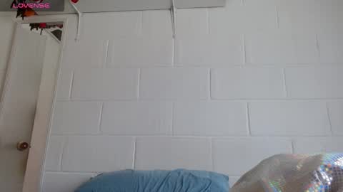 Jeannifer online show from March 6, 2:38 pm