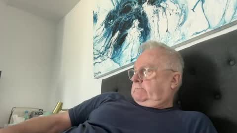 ozhairybearxxxx online show from June 22, 2:50 am