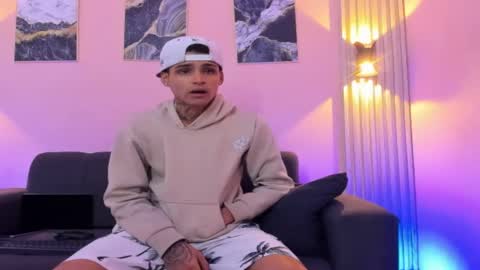 ozuna_hot_ online show from July 3, 11:48 am