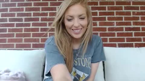 paigewhispers21 online show from April 12, 4:11 pm