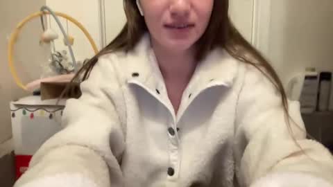 paisleysnowxo online show from March 5, 7:05 am