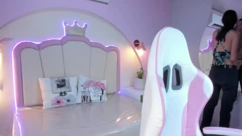 Princess Pamela  online show from April 5, 8:39 pm