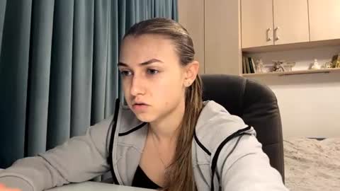 Lia online show from July 7, 7:40 pm