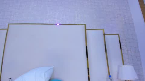 Paola  online show from November 22, 11:30 am