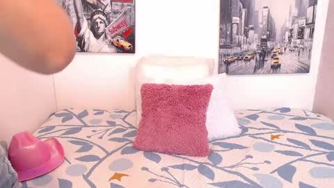 Paola online show from April 22, 11:50 am