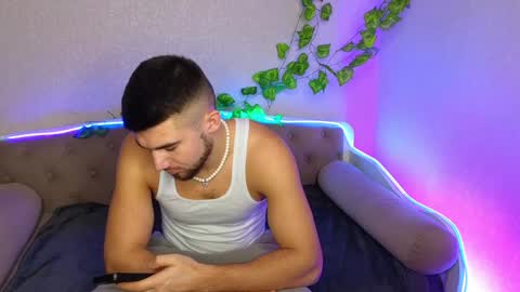 Snapshot of paradisepleasure_ chatting on January 27, 1:26 am Allie  Alex Thumbs up if you like us online show from January 27, 1:26 am