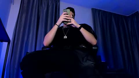 Paris online show from December 17, 8:15 pm