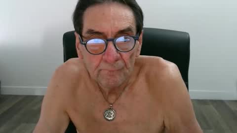 Snapshot of pastelito76 chatting on October 22, 8:32 pm Bob online show from October 22, 8:32 pm