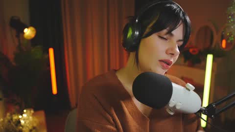 Snapshot of patricia_bennett chatting on December 15, 6:15 pm Patricia online show from December 15, 6:15 pm