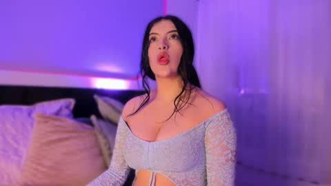 Pau online show from February 27, 8:01 pm