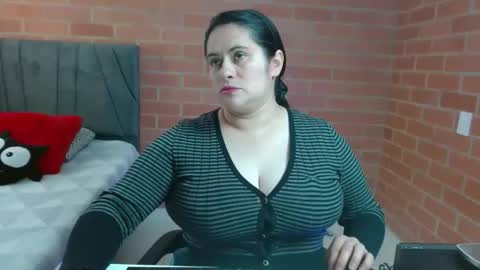 paula__117 online show from April 28, 3:38 pm