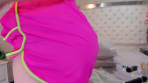 Snapshot of paulinabelen21 chatting on February 21, 7:01 am paulinabelen21 online show from February 21, 7:01 am