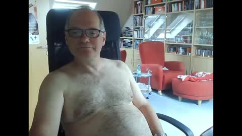 Pavlov aka Peter online show from May 11, 8:10 am
