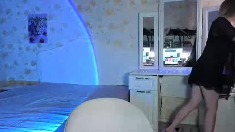 PawsClawss online show from January 12, 6:31 am