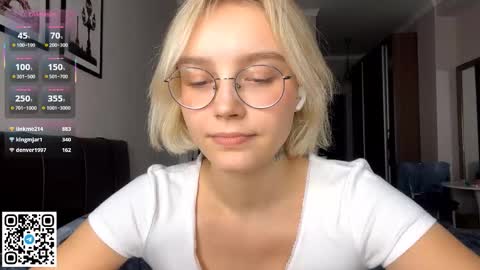 Lola online show from October 27, 5:13 pm