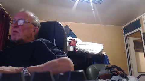 pc8474408 online show from October 3, 12:13 pm