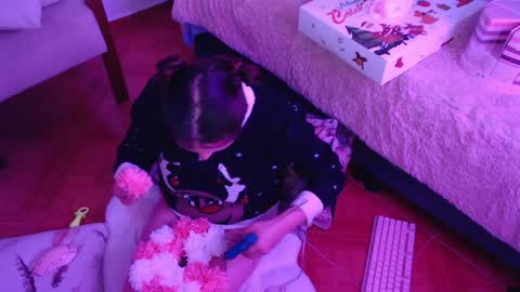 peacherry_ online show from December 4, 4:15 am