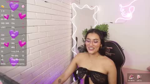 peachy_tay online show from December 1, 12:03 pm