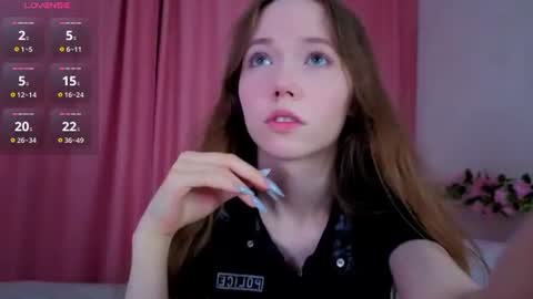 pearly_peach_ online show from July 18, 12:23 am