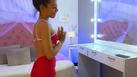 peneelopeecute online show from April 8, 4:48 am