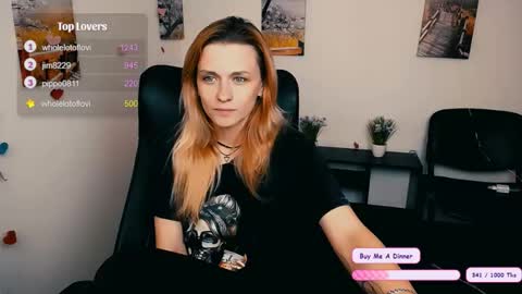 Mia online show from November 24, 7:40 am