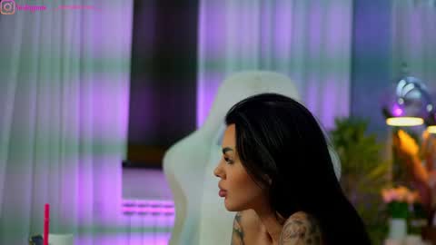 Dee online show from February 13, 1:58 pm