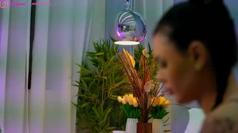 Dee online show from April 16, 12:49 pm