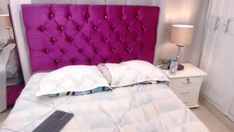 Perlita  online show from October 22, 10:00 pm