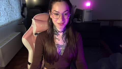 petal_dust_ online show from April 15, 3:26 pm