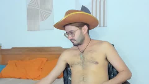 Snapshot of peter_x_annaud chatting on October 31, 9:26 pm FELIPE online show from October 31, 9:26 pm