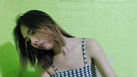 Yuriee online show from December 1, 4:43 pm