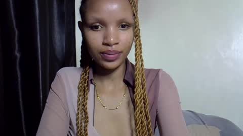 petite_melinda online show from July 12, 4:37 am