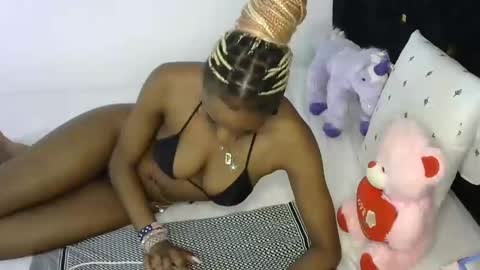 petite_princes online show from December 2, 11:29 am