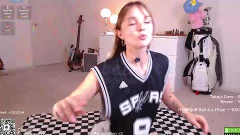 PiperAvery online show from April 19, 11:40 pm