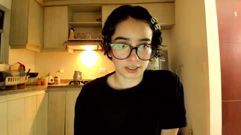 Lunna online show from March 21, 2:28 am