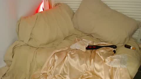 Snapshot of petitegirlypop chatting on September 28, 2:04 pm petitegirlypop online show from September 28, 2:04 pm