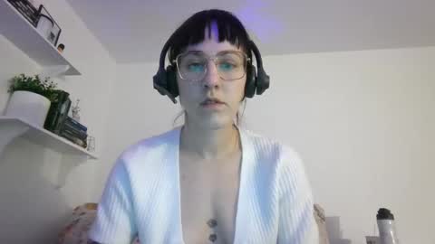 petitemystique98 online show from November 24, 8:46 am