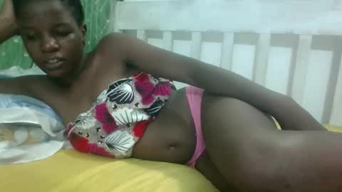 Snapshot of petitesweetchiq chatting on September 26, 11:13 pm petitesweetchiq online show from September 26, 11:13 pm