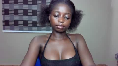 petitexxebony online show from June 19, 7:53 pm