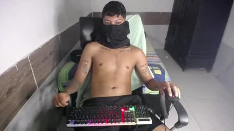 petty_boy777 online show from May 10, 1:28 pm